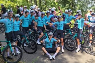 Eiser-Hirumet celebra el triunfo en Murgia de Aimar Quintana (Foto: @eiserhirumet)