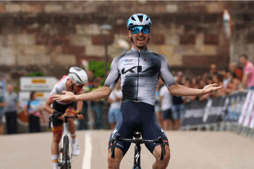 El Pelotón Simone Defrance (Soudal QuickStep) vuelve a ganar en Polanco y se viste de líder de la Vuelta a Besaya Simon Defrance Soudal QuickStep Vuelta al Besaya