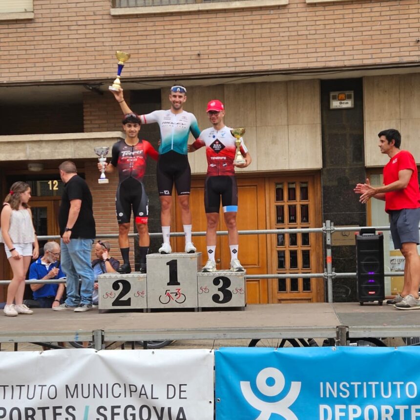 Podio de la 42ª Vuelta a los Pinares Segovianos 2026 con Orts, Fernández y Cuella