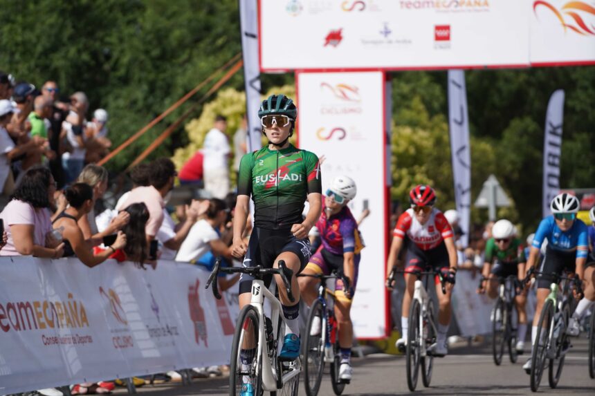 El Pelotón Noa Vega y Juan Bastida conquistan los títulos cadetes en línea en el Campeonato de España Escolar de Torrejón de Ardoz El Pelotón Noa Vega y Juan Bastida conquistan los títulos cadetes en línea en el Campeonato de España Escolar de Torrejón de Ardoz