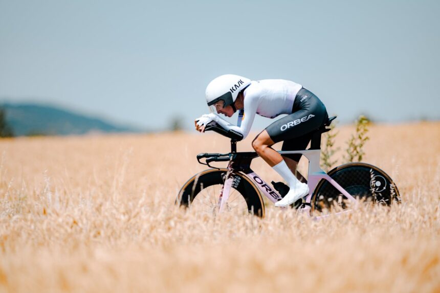 El Pelotón Las ciclistas de la Comunitat Valenciana en lo más alto del pódium del Campeonato de España CRI y Ruta de Sabiñánigo