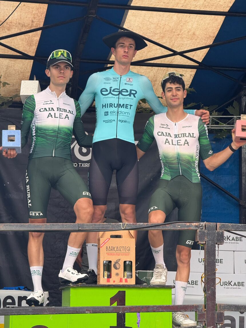Podio de Oiartzun 2026 con Quintana, Pérez y Aguilera (Foto: @filialCajaRural)
