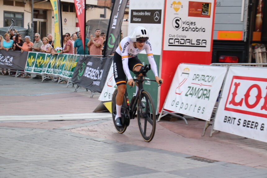El Pelotón Óscar Vian (Gomur) marca el mejor tiempo en Benavente y se viste de líder de la Vuelta a la Provincia de Zamora Óscar Vian Gomur Benavente Vuelta a la Provincia de Zamora