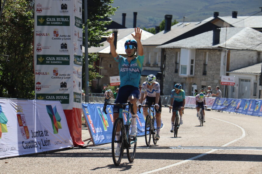 El Pelotón Thomas Silva (XDS Astana) se impone en la XL Clásica Ciclista Castilla y León Thomas Silva Astana Clásica CyL