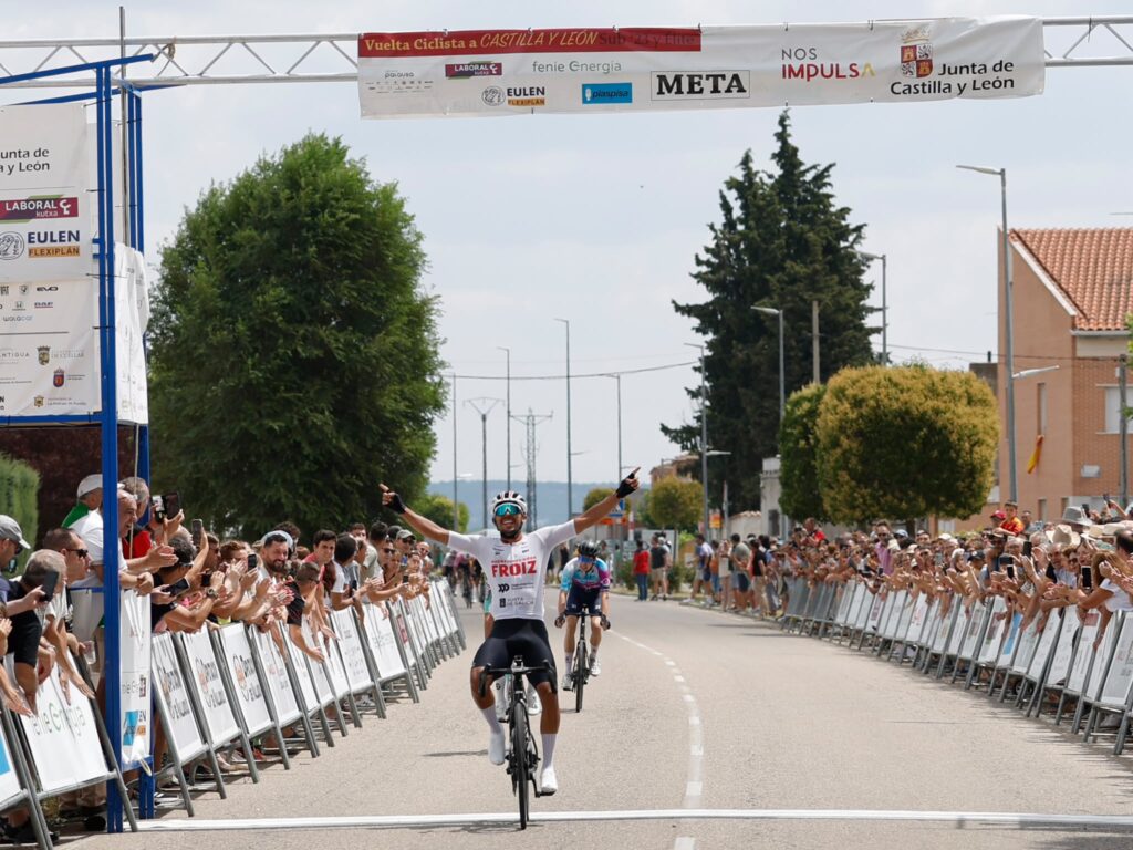 Morales, ganador de la última etapa de la #VueltaCyL26 (Foto: Alberto Guervós)