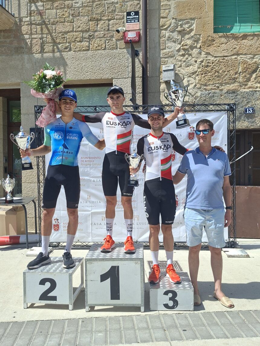 Podio del Trofeo Casa Luisa 2026 con Fernández de Gorostiza como ganador