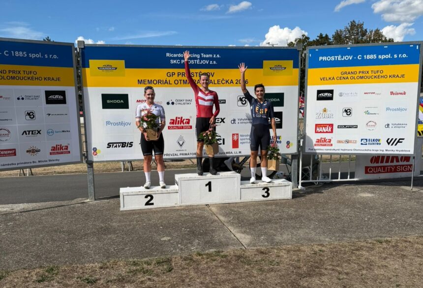 El Pelotón Eva Anguela brilla con una plata en Scratch y un bronce en Puntuación en Prostějov