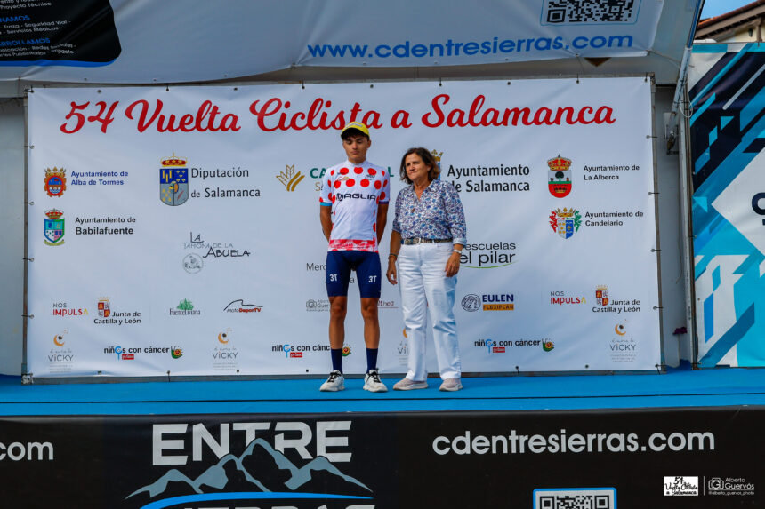 El Pelotón El Bicho - Plataforma Central Iberum se lleva la montaña en Salamanca y roza la victoria en la primera etapa El Pelotón El Bicho - Plataforma Central Iberum se lleva la montaña en Salamanca y roza la victoria en la primera etapa
