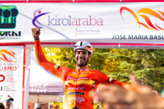 El Pelotón Felipe Orts estrena su naranja con victoria y Sofía Rodríguez se impone en Amurrio