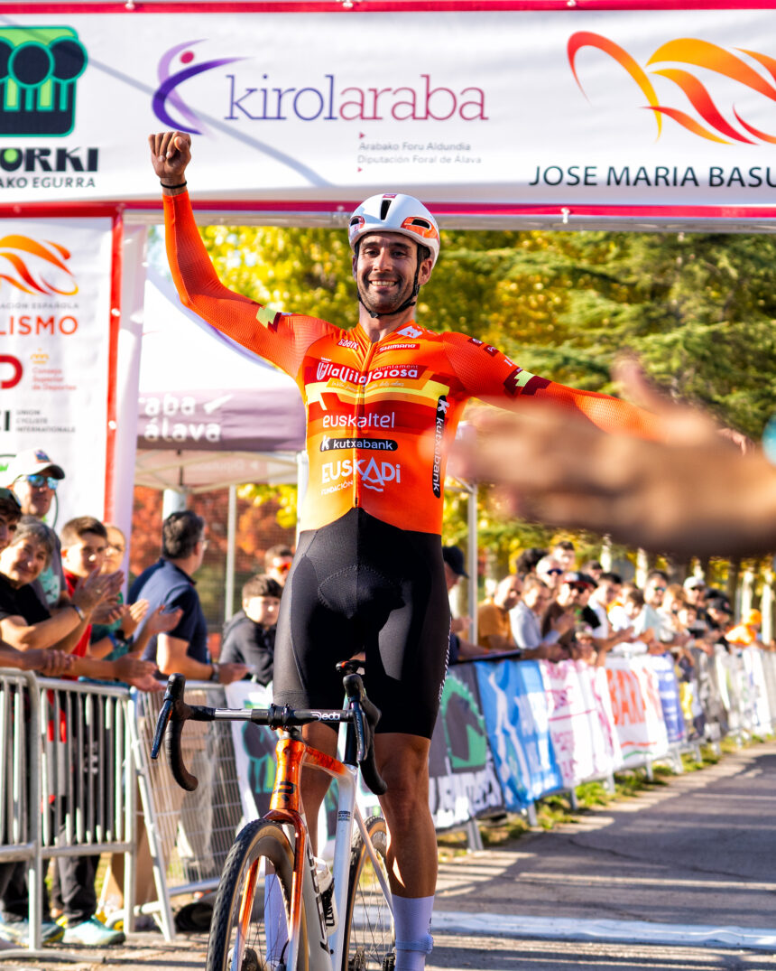 El Pelotón Felipe Orts estrena su naranja con victoria y Sofía Rodríguez se impone en Amurrio El Pelotón Felipe Orts estrena su naranja con victoria y Sofía Rodríguez se impone en Amurrio