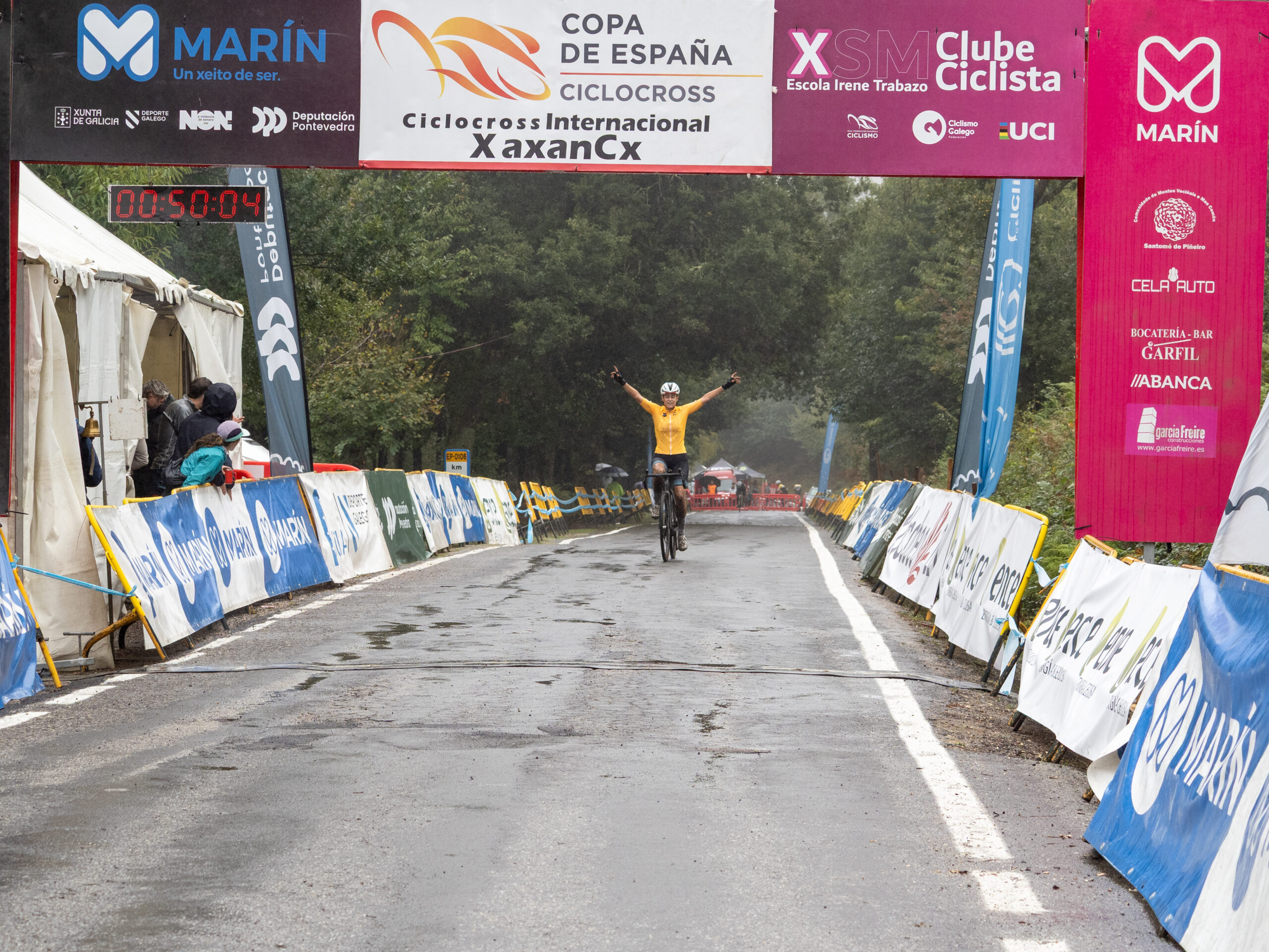 El Pelotón Miguel Rodríguez remonta para conquistar Marín y Alexandra Valade impone su ritmo en el XaxanCX